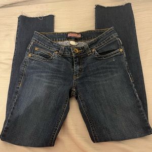 Vineyard vines jeans women’s size 2. 28” waist. EUC.  Medium wash.